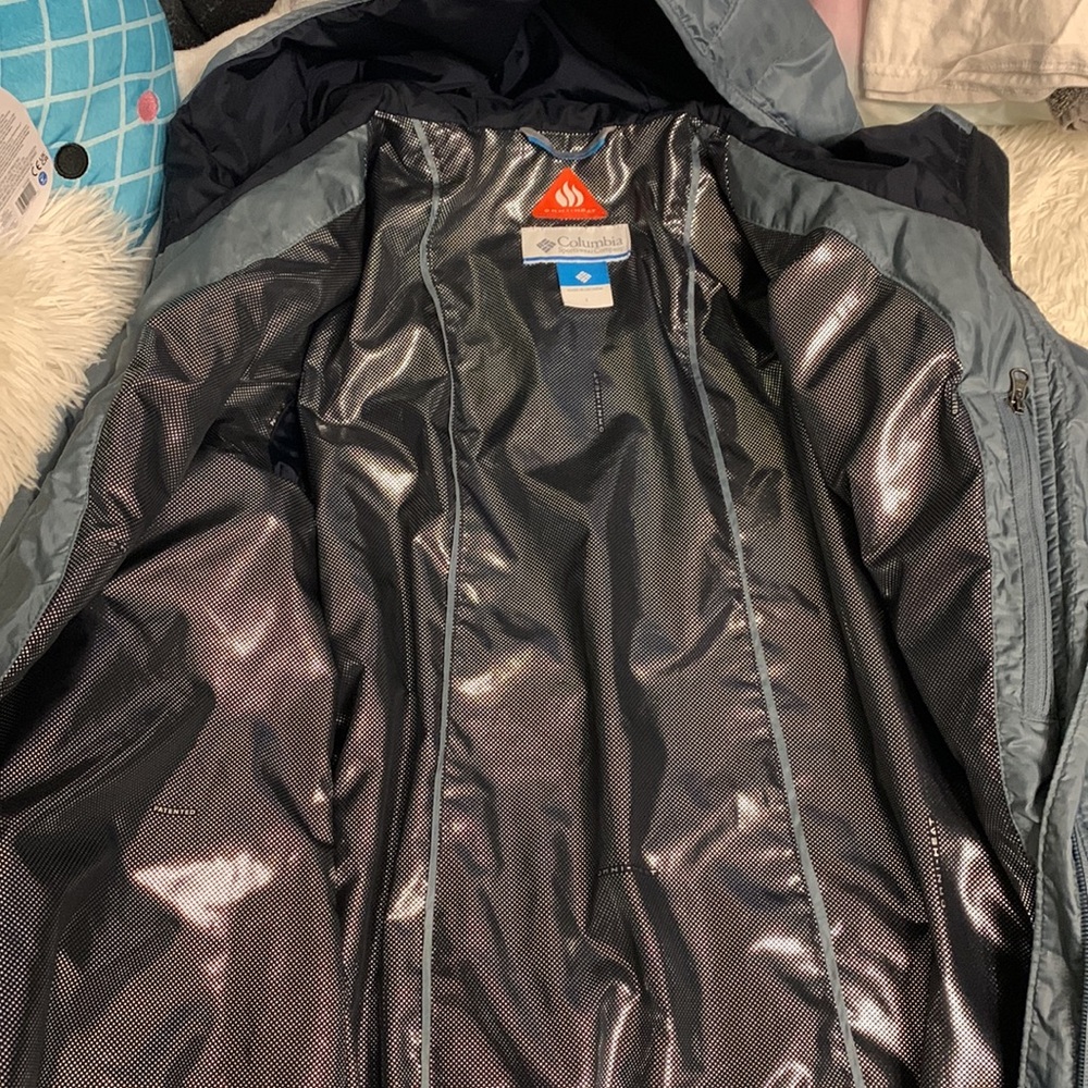 Columbia Women's omni-hear Hooded Jacket - Picture 3 of 4
